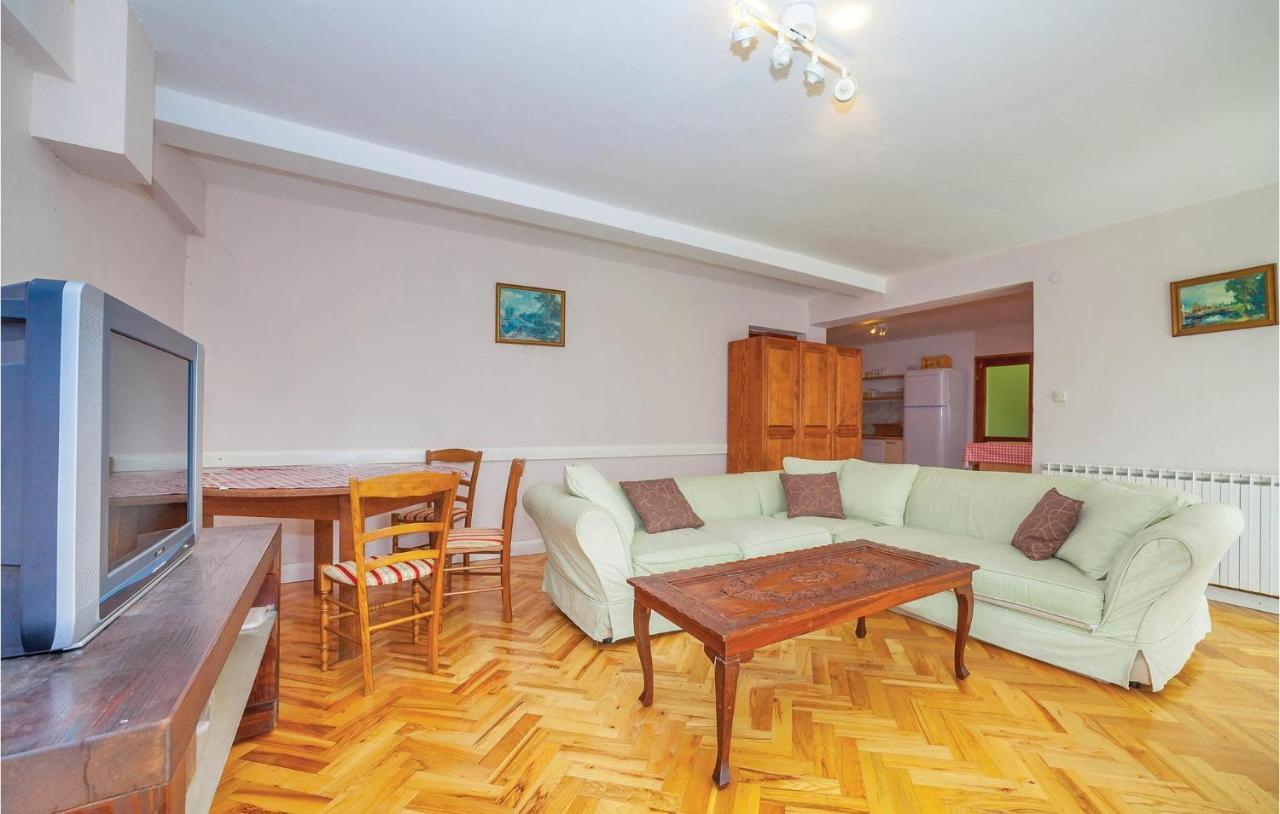 7 Bedroom Pet Friendly Home In Crni Kal Crni Kal  Extérieur photo