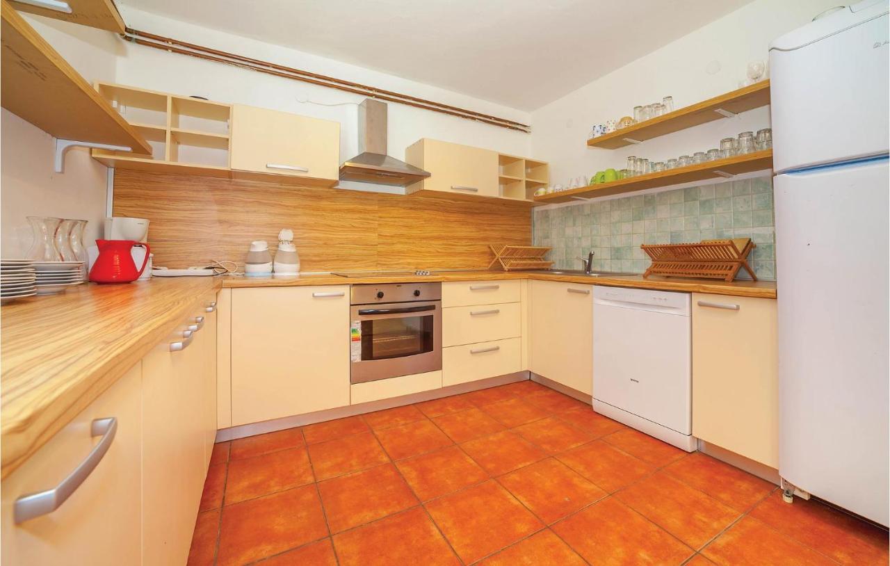 7 Bedroom Pet Friendly Home In Crni Kal Crni Kal  Extérieur photo