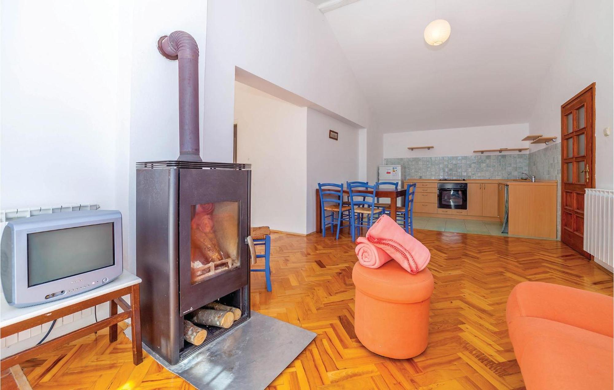 7 Bedroom Pet Friendly Home In Crni Kal Crni Kal  Extérieur photo