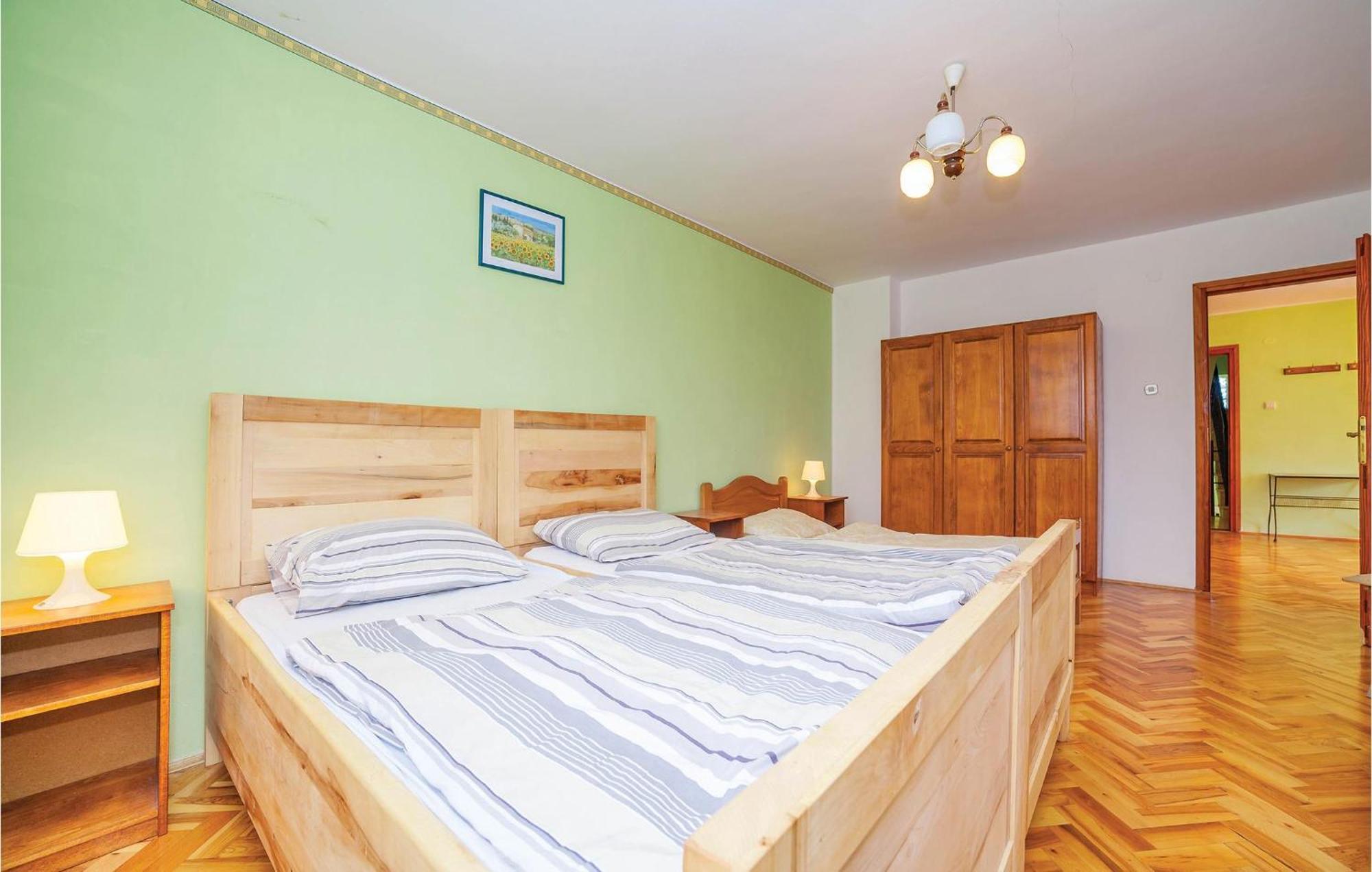7 Bedroom Pet Friendly Home In Crni Kal Crni Kal  Extérieur photo