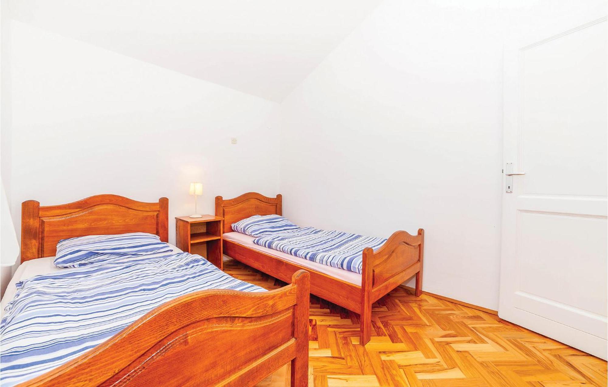 7 Bedroom Pet Friendly Home In Crni Kal Crni Kal  Extérieur photo