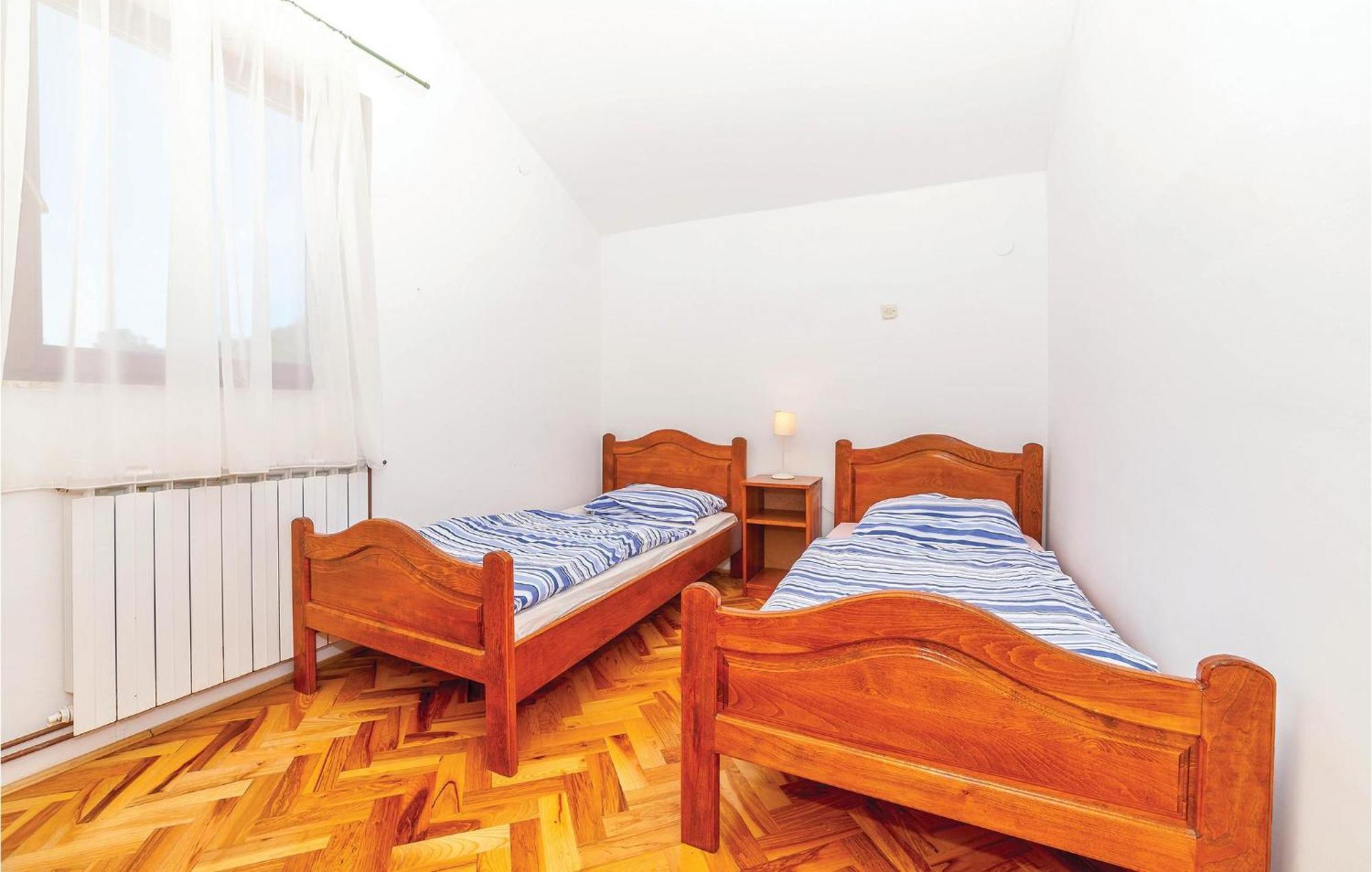 7 Bedroom Pet Friendly Home In Crni Kal Crni Kal  Extérieur photo