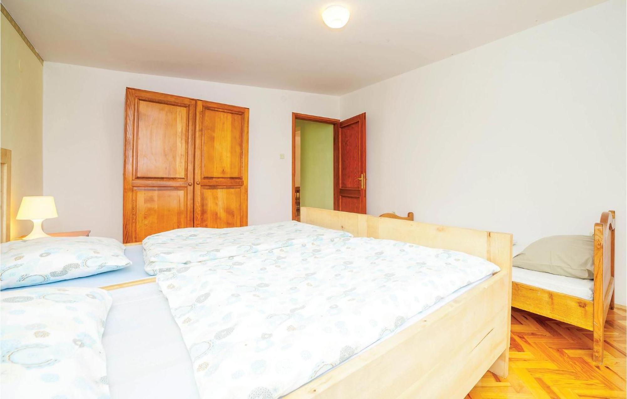 7 Bedroom Pet Friendly Home In Crni Kal Crni Kal  Extérieur photo
