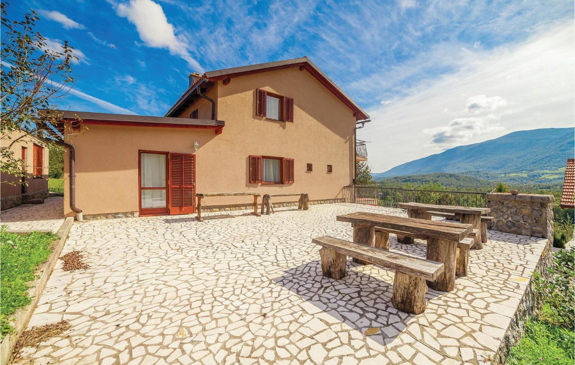 7 Bedroom Pet Friendly Home In Crni Kal Crni Kal  Extérieur photo