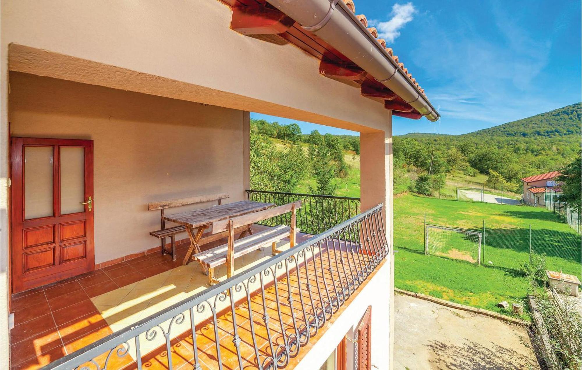 7 Bedroom Pet Friendly Home In Crni Kal Crni Kal  Extérieur photo