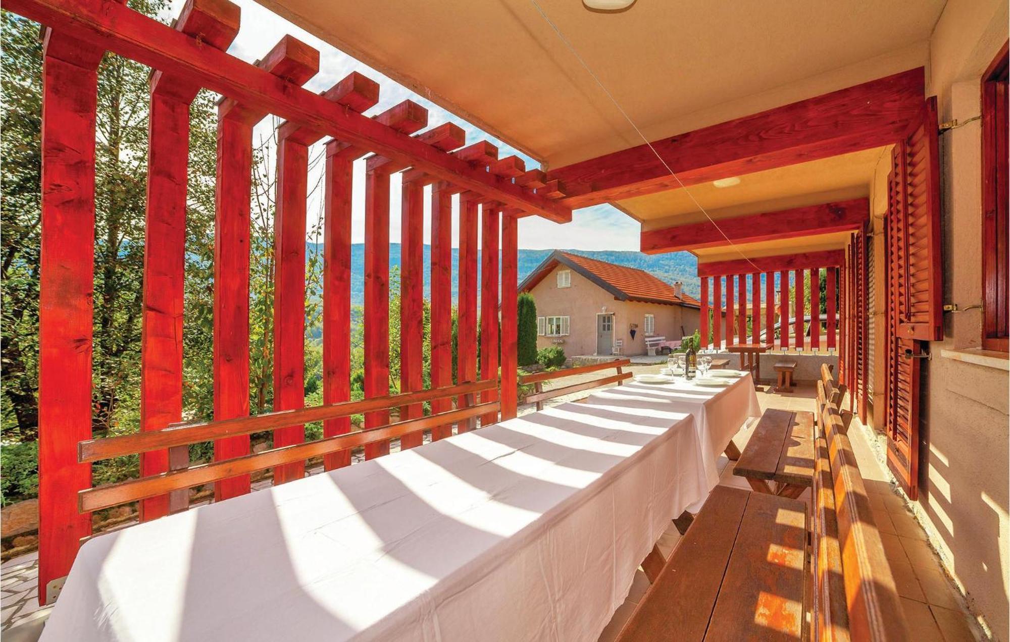 7 Bedroom Pet Friendly Home In Crni Kal Crni Kal  Extérieur photo